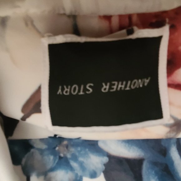 Women's Another Story Floral Blazer  3/4 Gathered Sleeve. Size medium - Picture 3 of 4